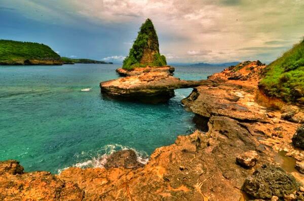pantai di lombok timur